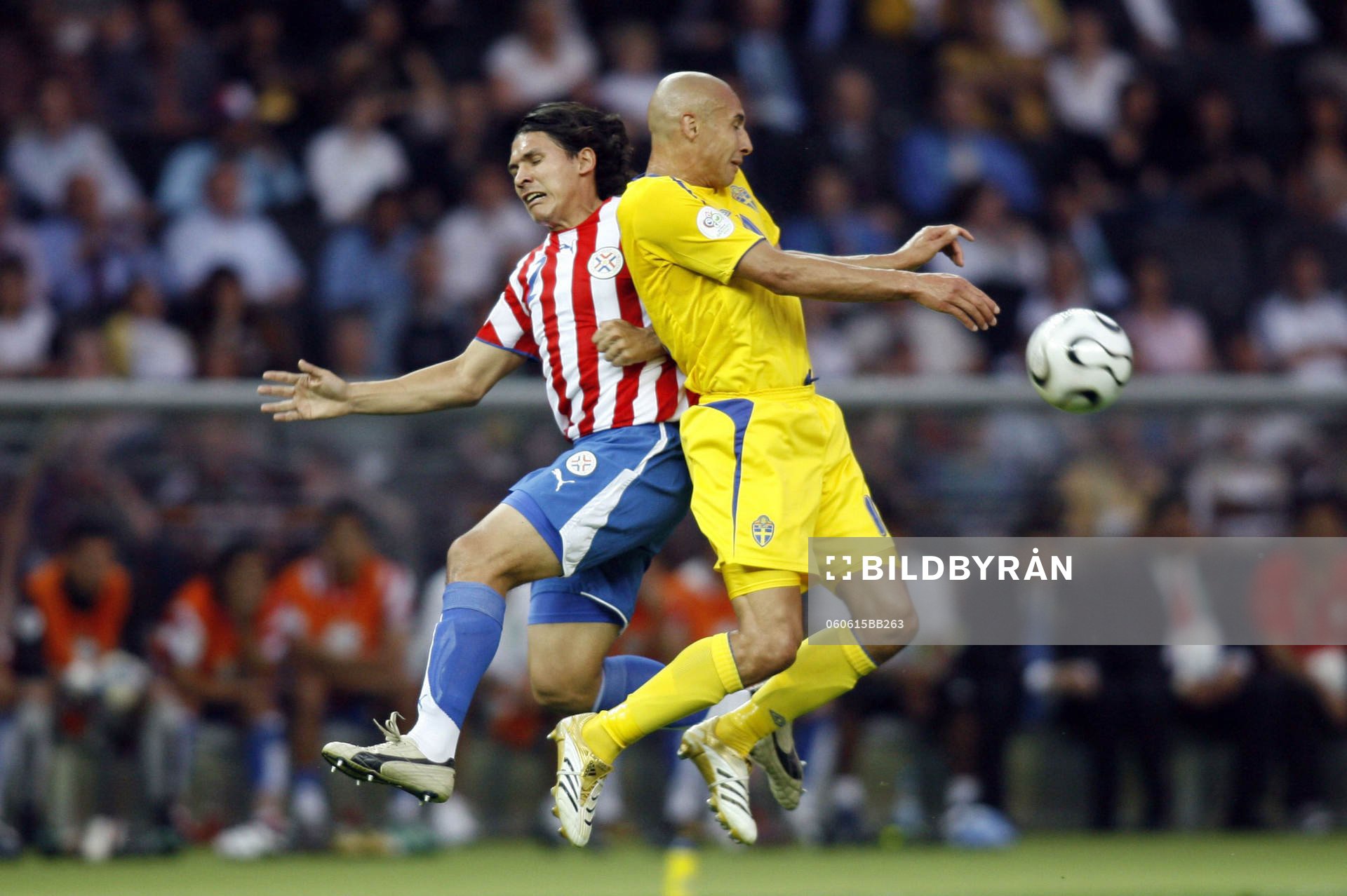 Jose Nunez, Paraguay och Henrik Larsson, Sverige