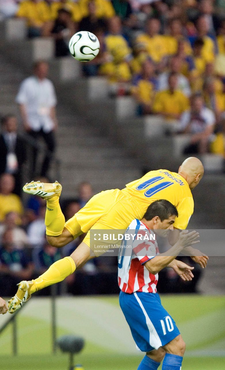 Henrik Larsson, Sverige och Roberto Acuna, Paraguay