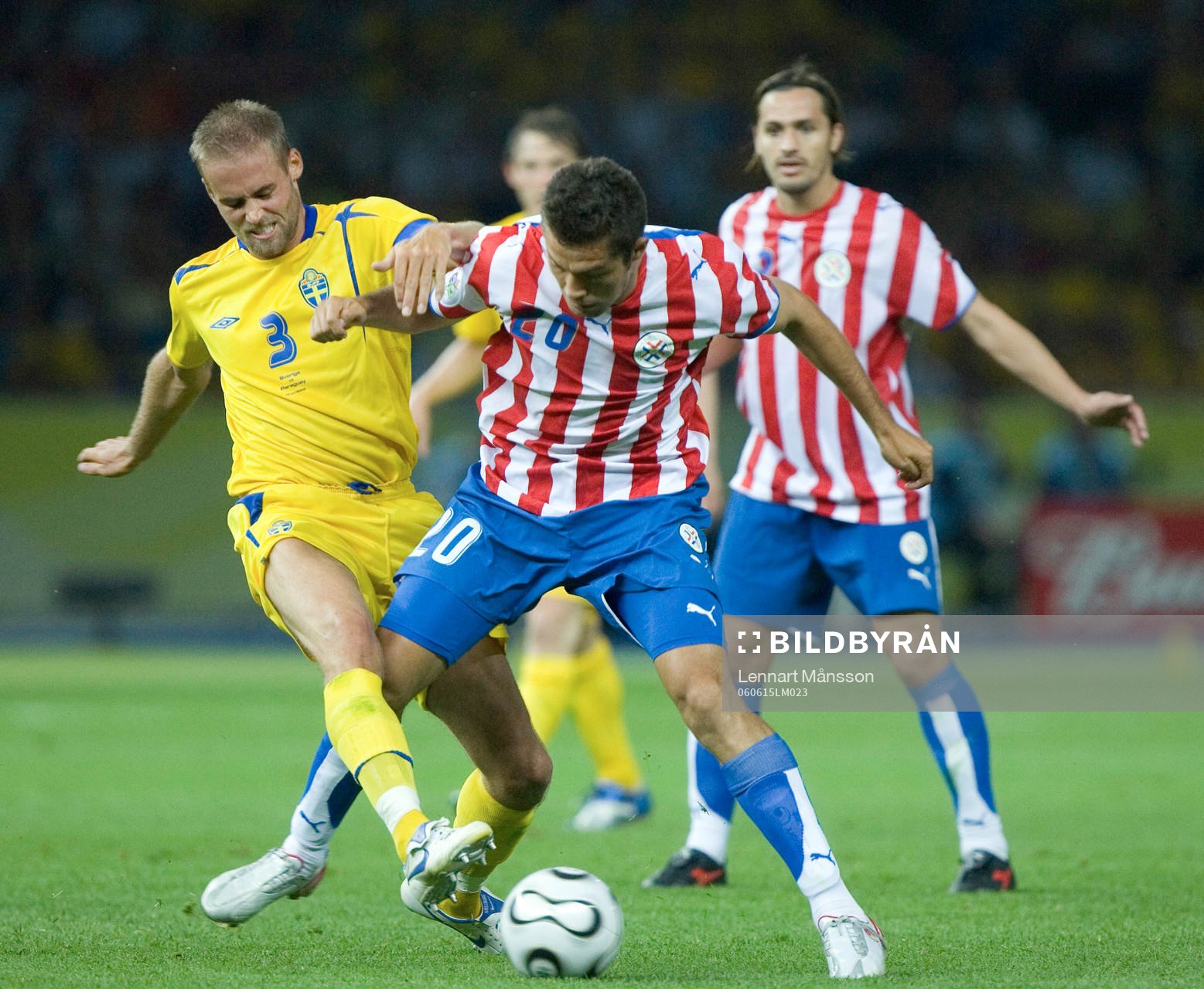 Olof Mellberg, Sverige och José Cardozo, Paraguay