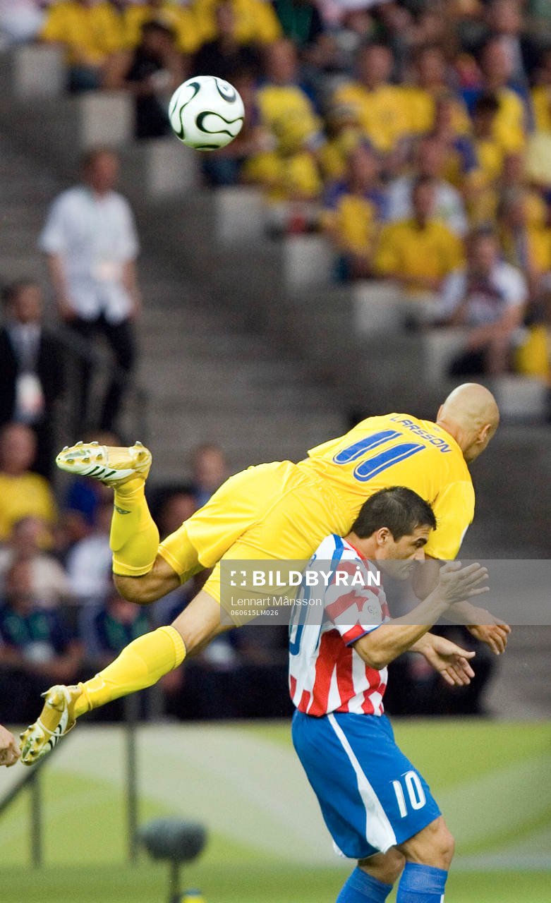 Henrik Larsson, Sverige och Roberto Acuna, Paraguay