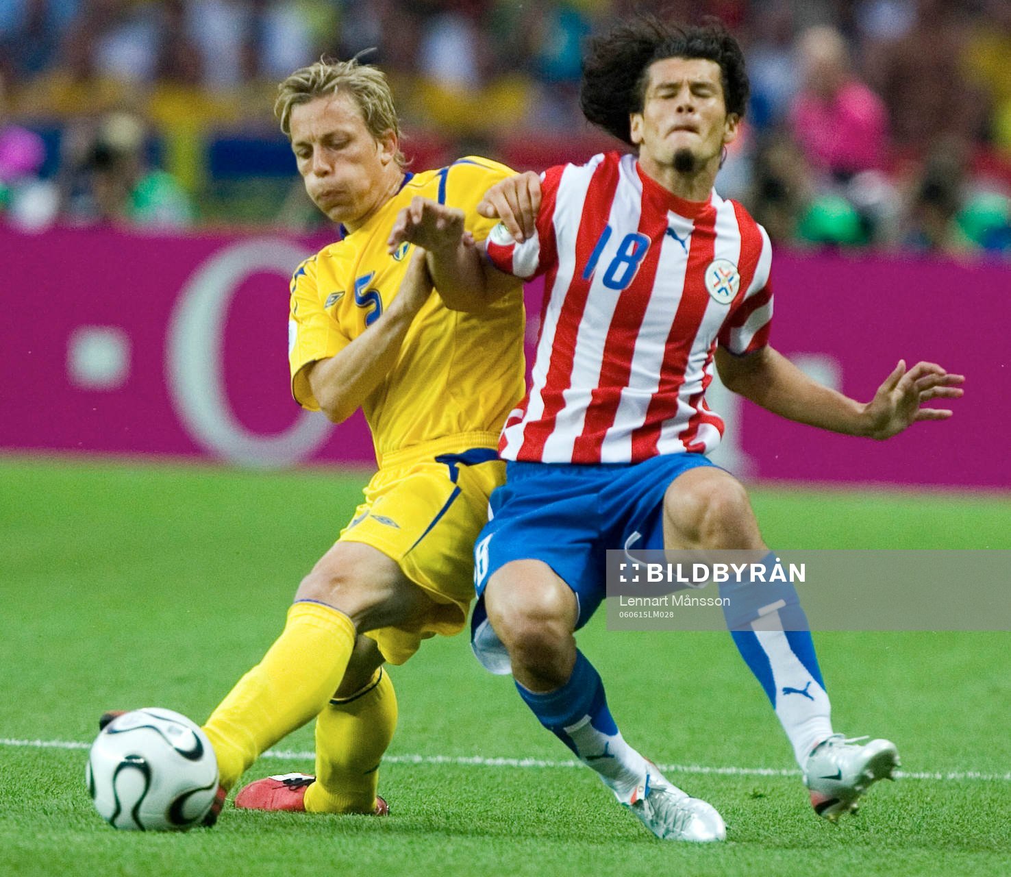 Erik Edman, Sverige och Nelson Valdez, Paraguay