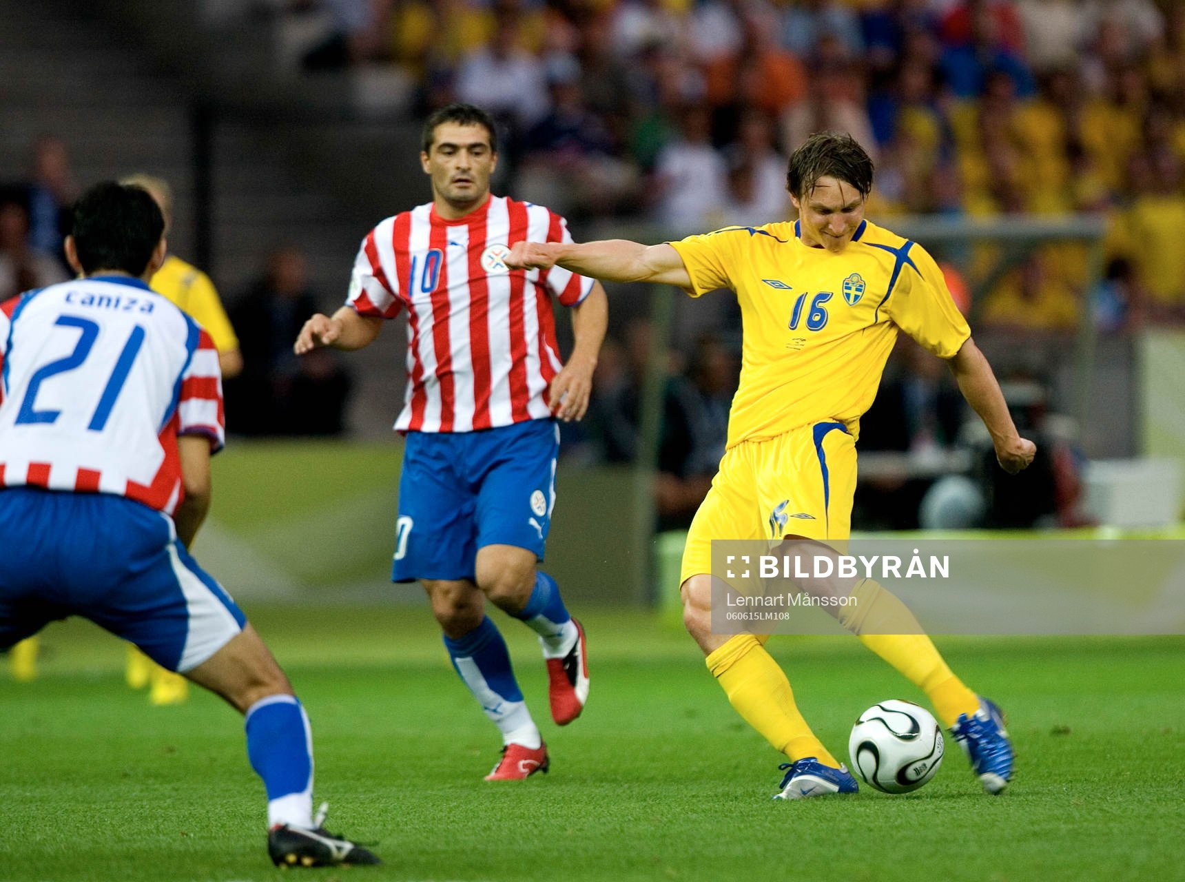 Kim Källström, Sverige och Roberto Acuna, Paraguay