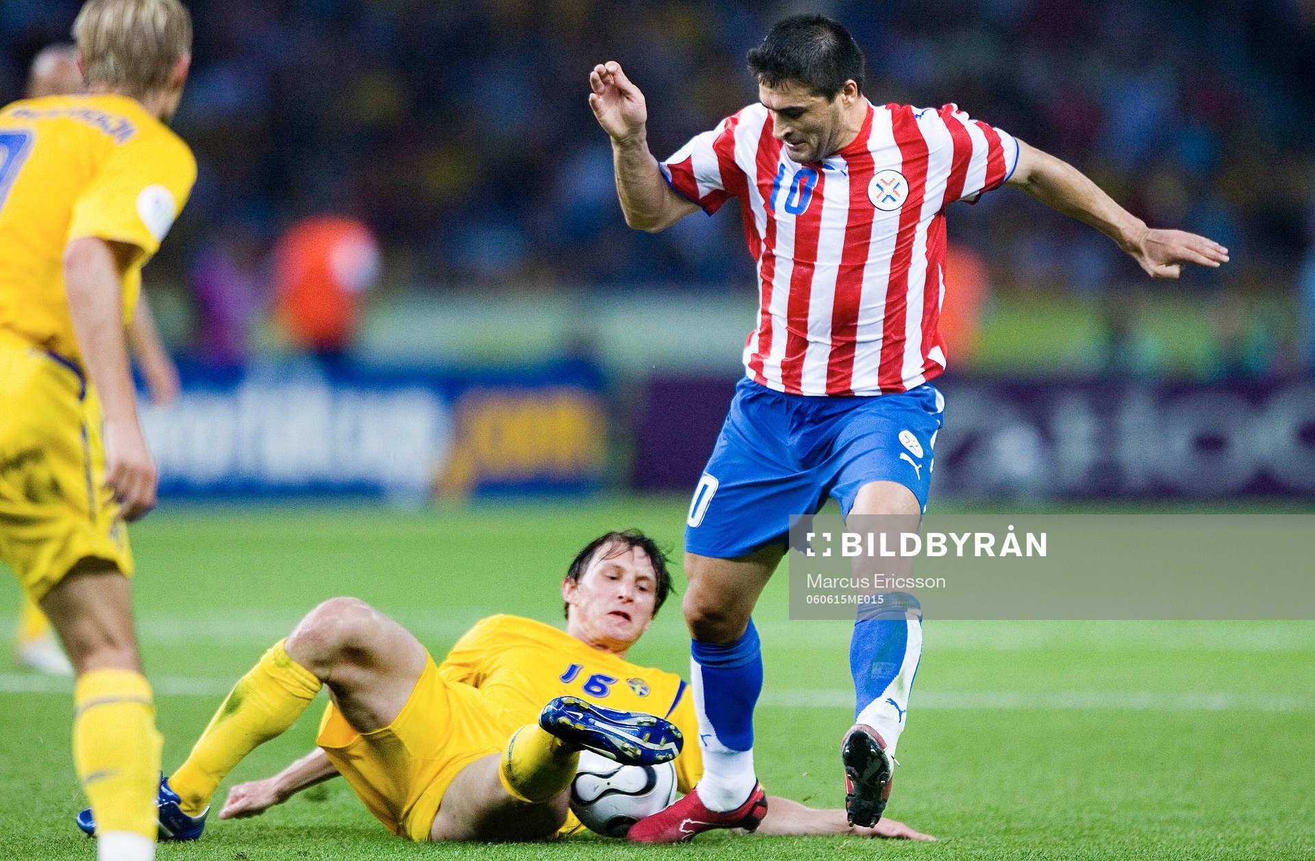 Kim Källström, Sverige och Roberto Acuna, Paraguay