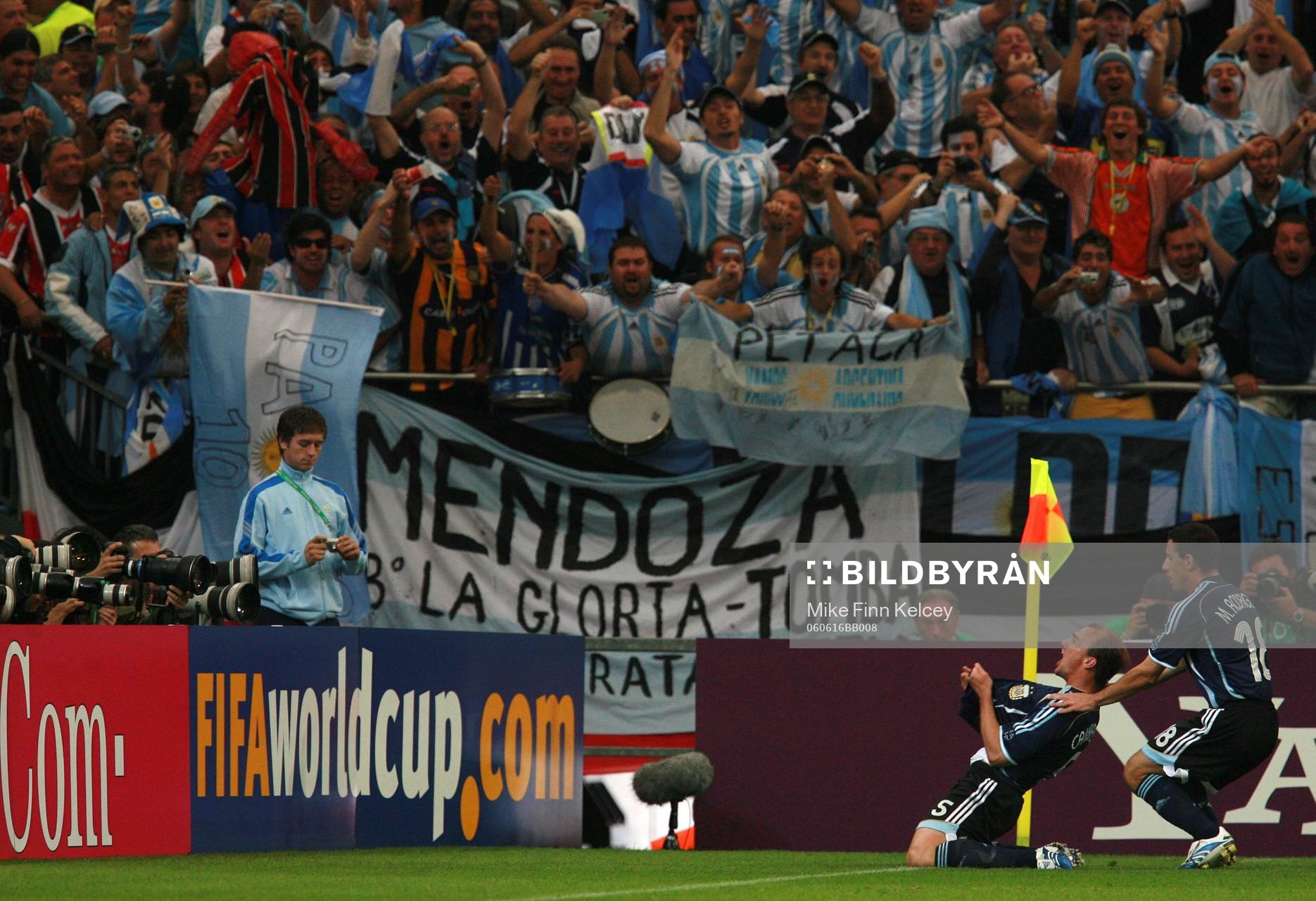 Esteban Cambiasso och Maxi Rodriguez, Argentina (jubel)