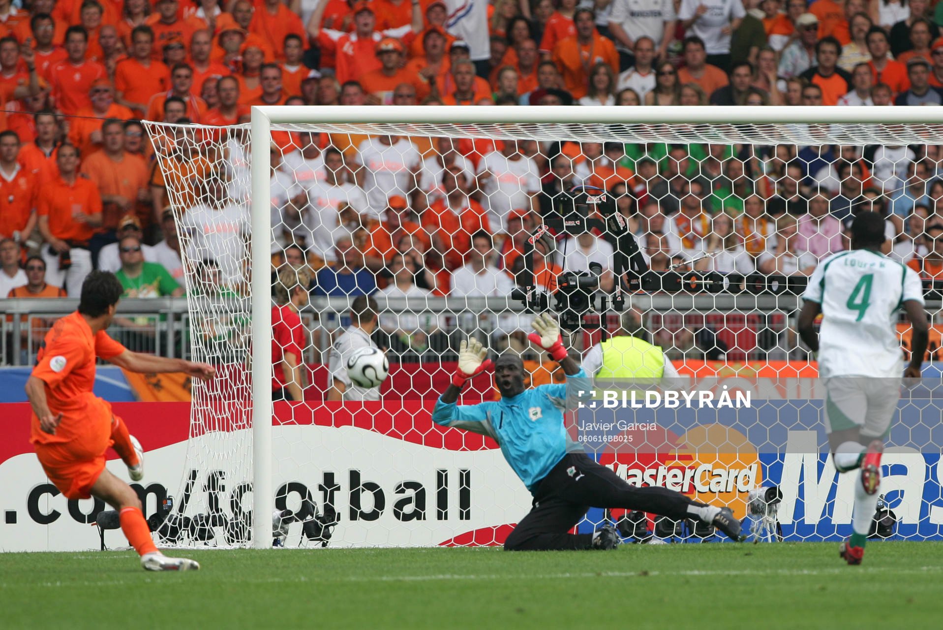 Ruud Van Nistlerooy, Holland och Jean Jacques Tizie,