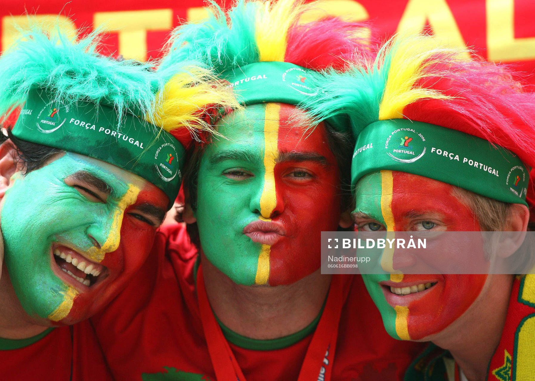Fans, supporter, ansiktsmålning, peruk,  Portugal
