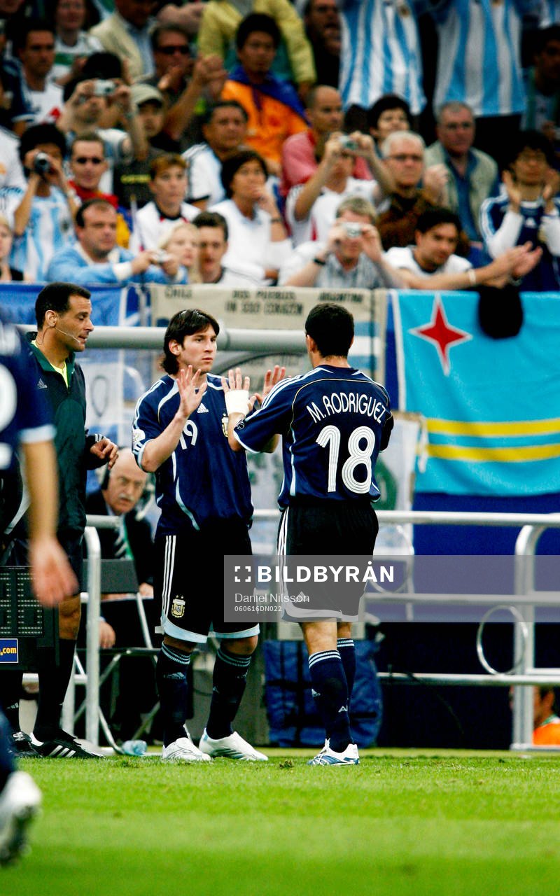 Fotboll, VM 2006, Maxi Rodriguez, Argentina bytts ut och
