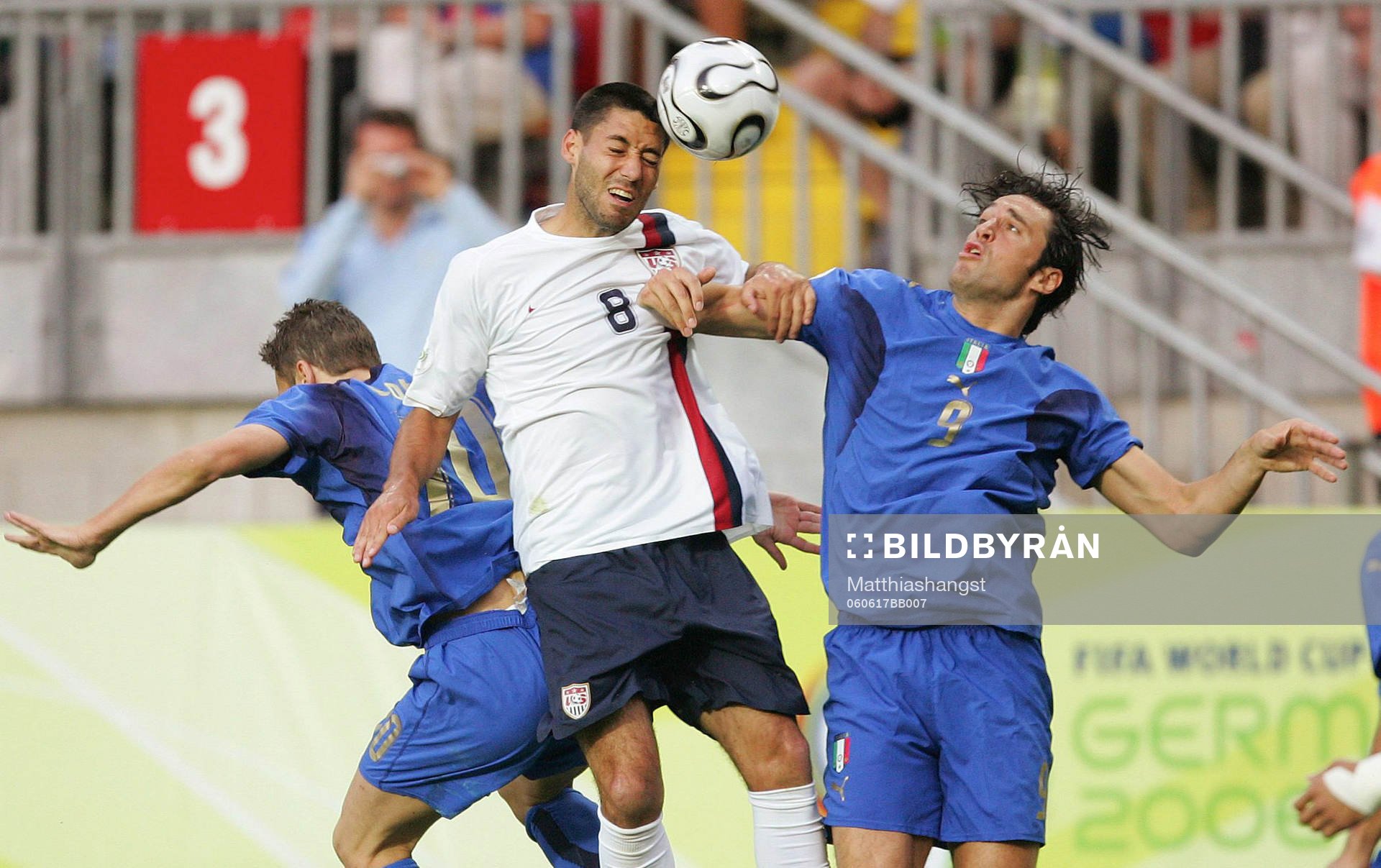Francesco Totti, Clint Dempsey och Luca Toni. Nickduell