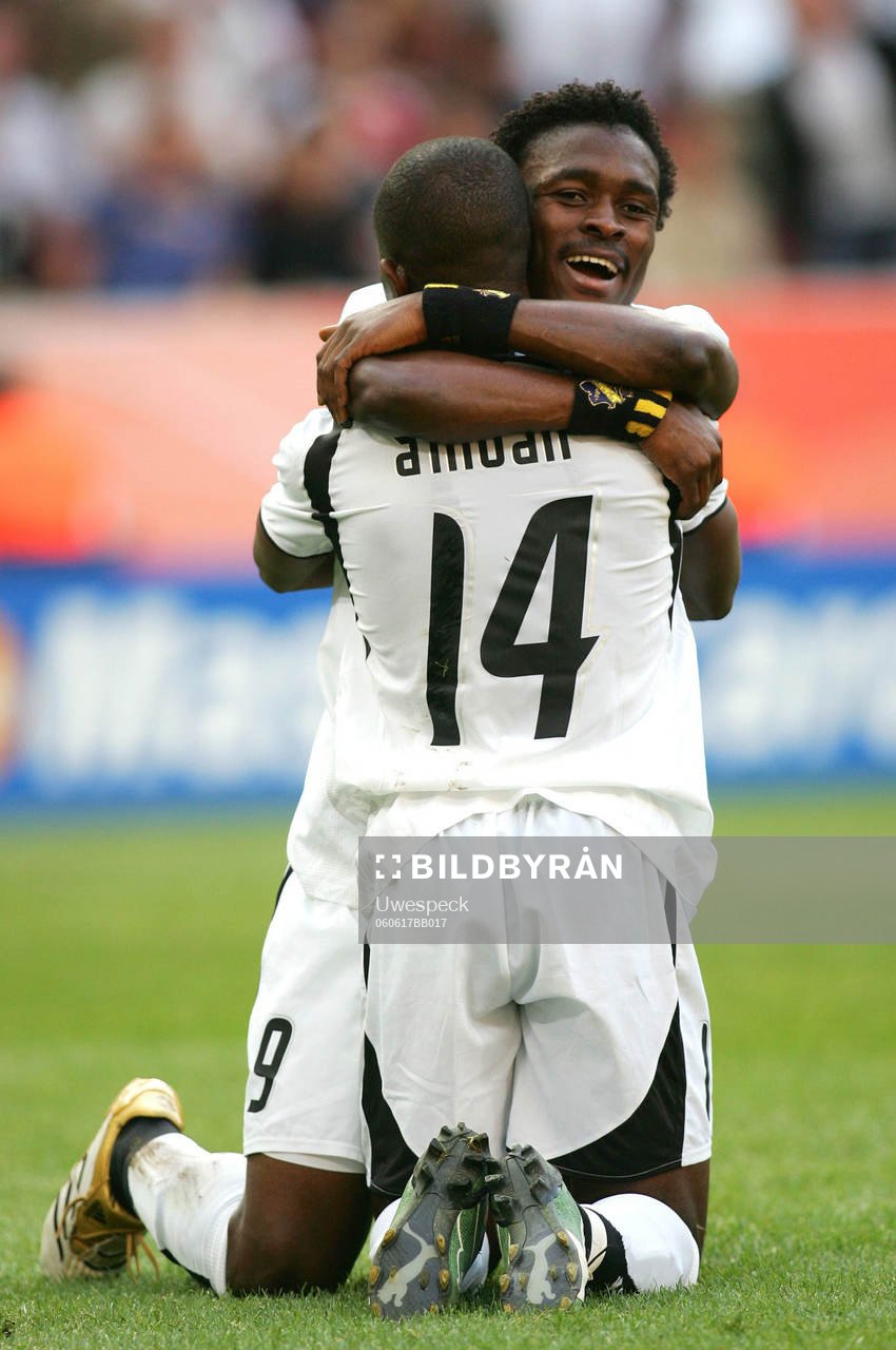  Matthew Amoah och Derek Boateng, Ghana, jubel.