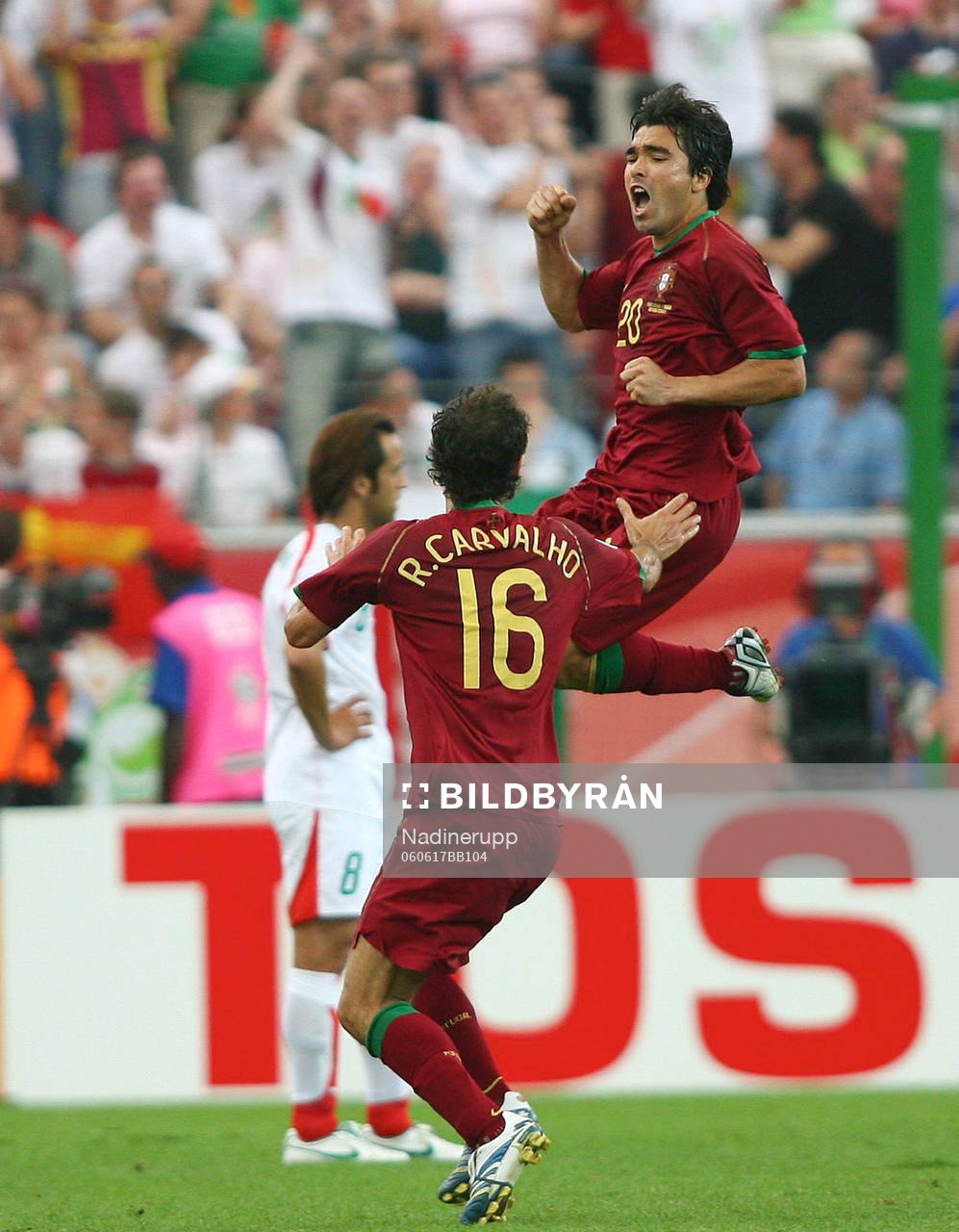 1-0 Jubel Deco och Ricardo Carvalho, Portugal