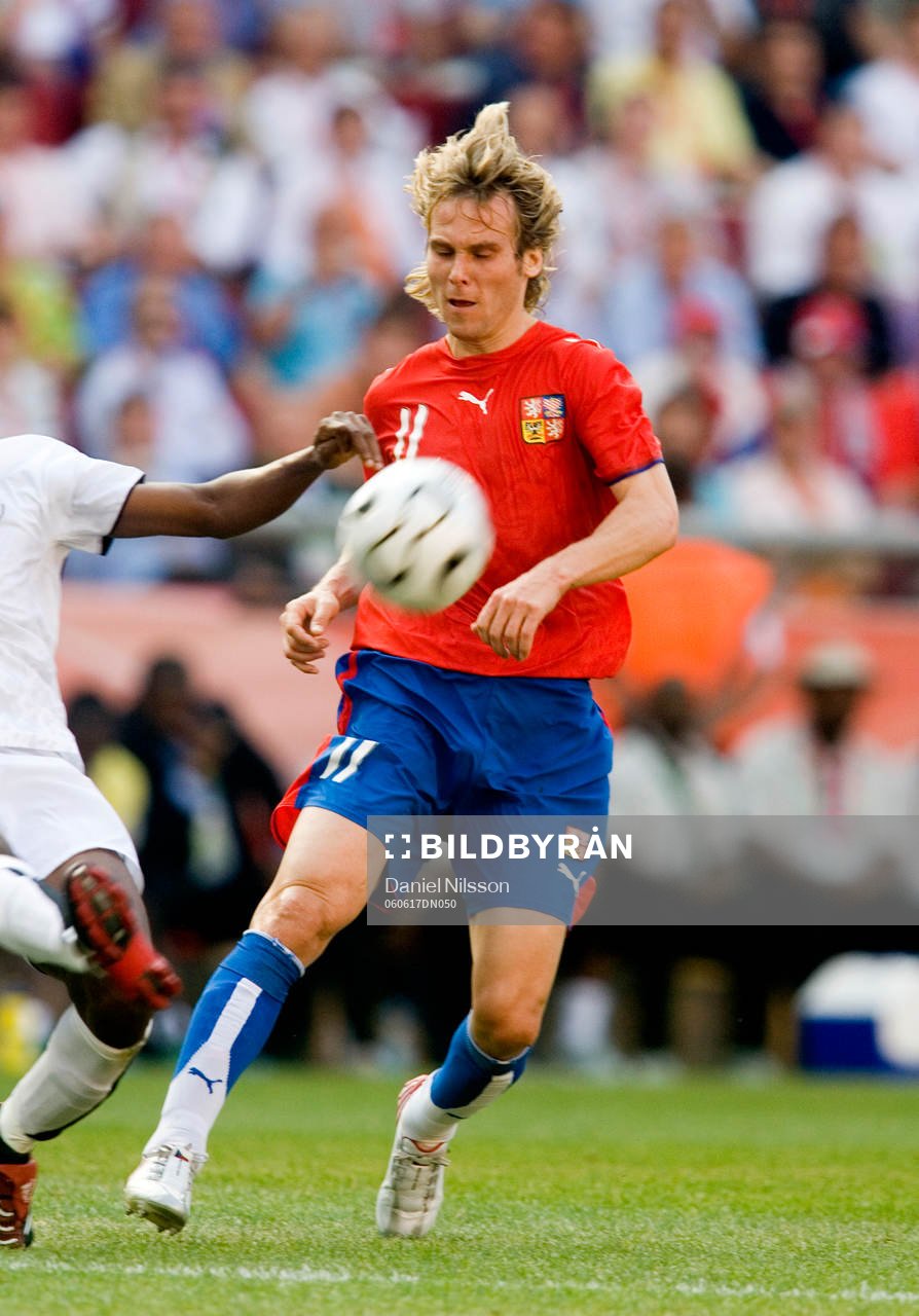 Pavel Nedved, Tjeckien togs hårt av Ghanas försvar