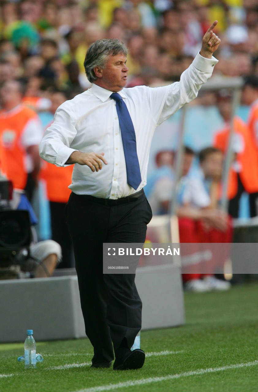  Guus Hiddink, förbundskapten, Australien.