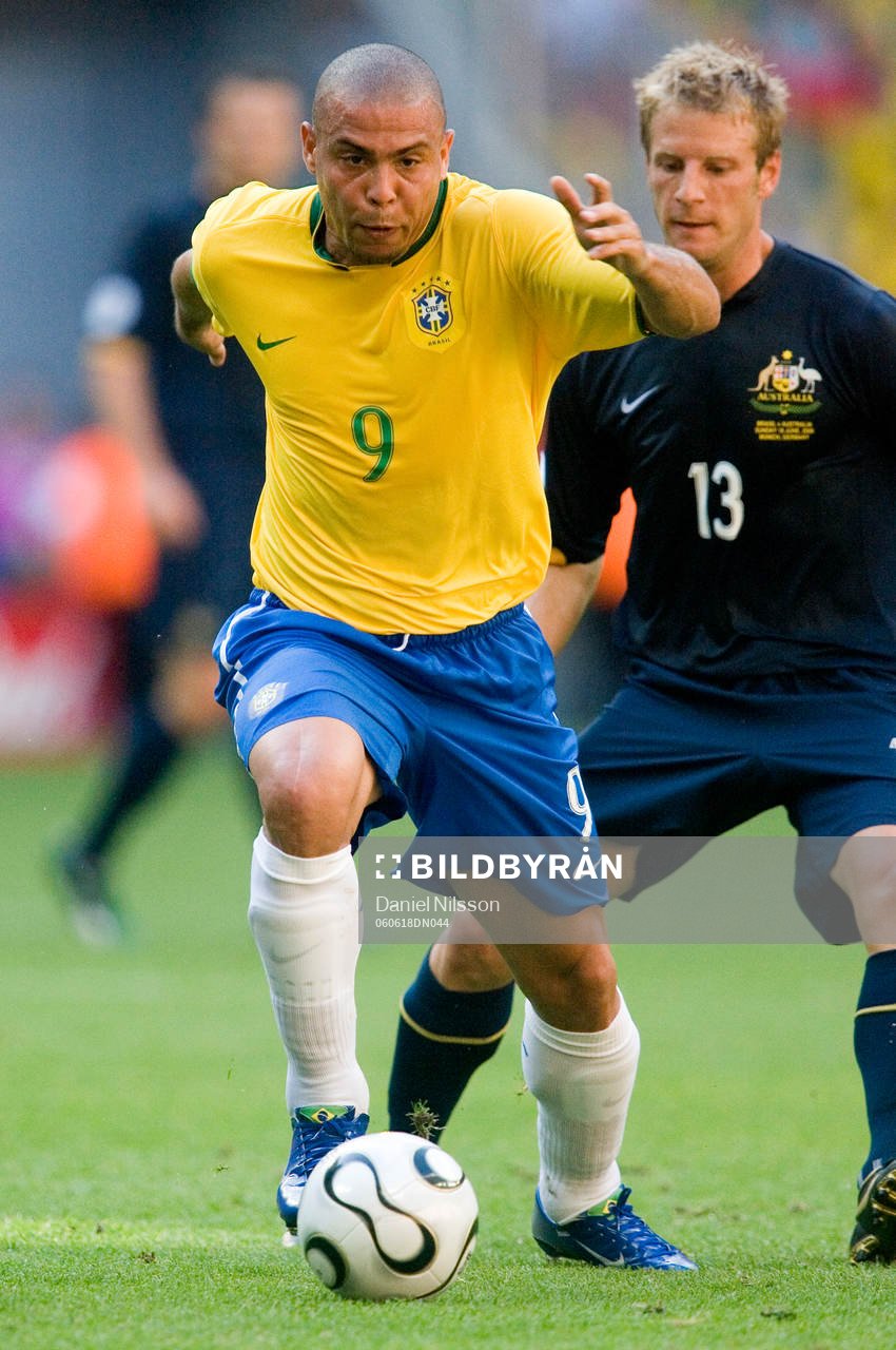 Ronaldo, Brasilien och Vince Grella, Australien