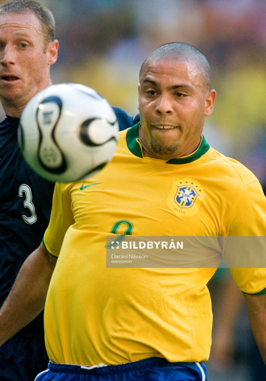 Ronaldo, Brasilien och Craig Moore, Australien