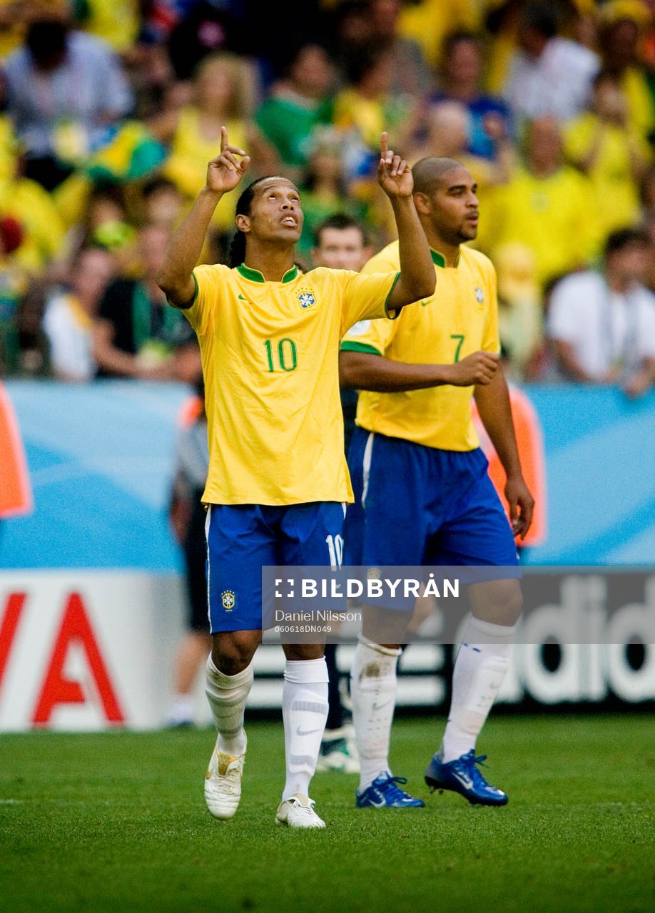 Ronaldinho och Adriano, Brasilien, jubel