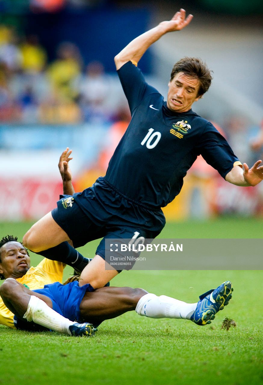 Ze Roberto Brasilien, fäller Harry Kewell, Australien