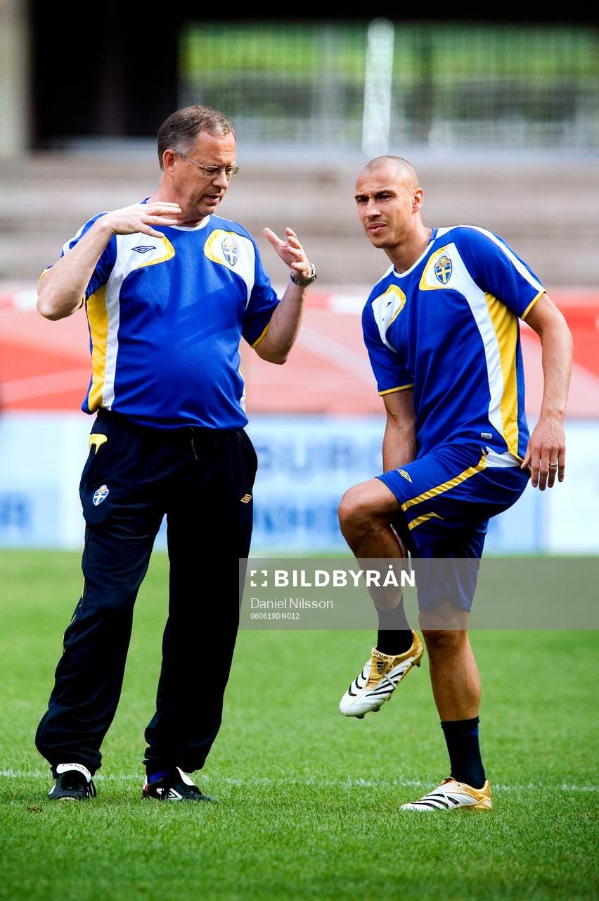 Fotboll, VM 2006, träning Sverige A: Lars Lagerbäck, förbundskapten och Henrik Larsson.