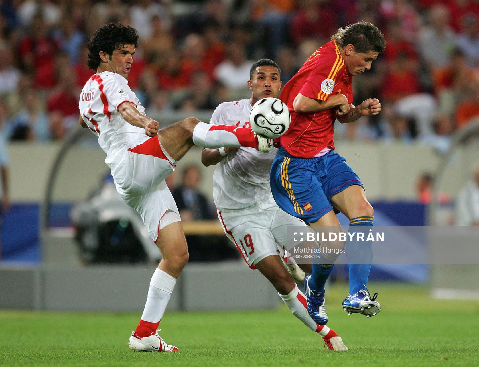Fernando Torres, Spanien och Riadh Bouazizi, Tunisien