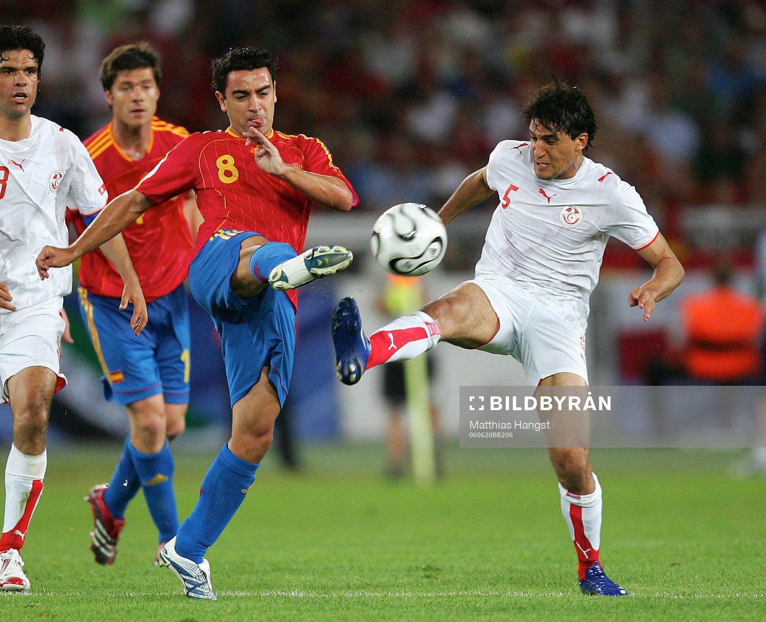 Xavi, Spanien och Zied Jaziri, Tunisien