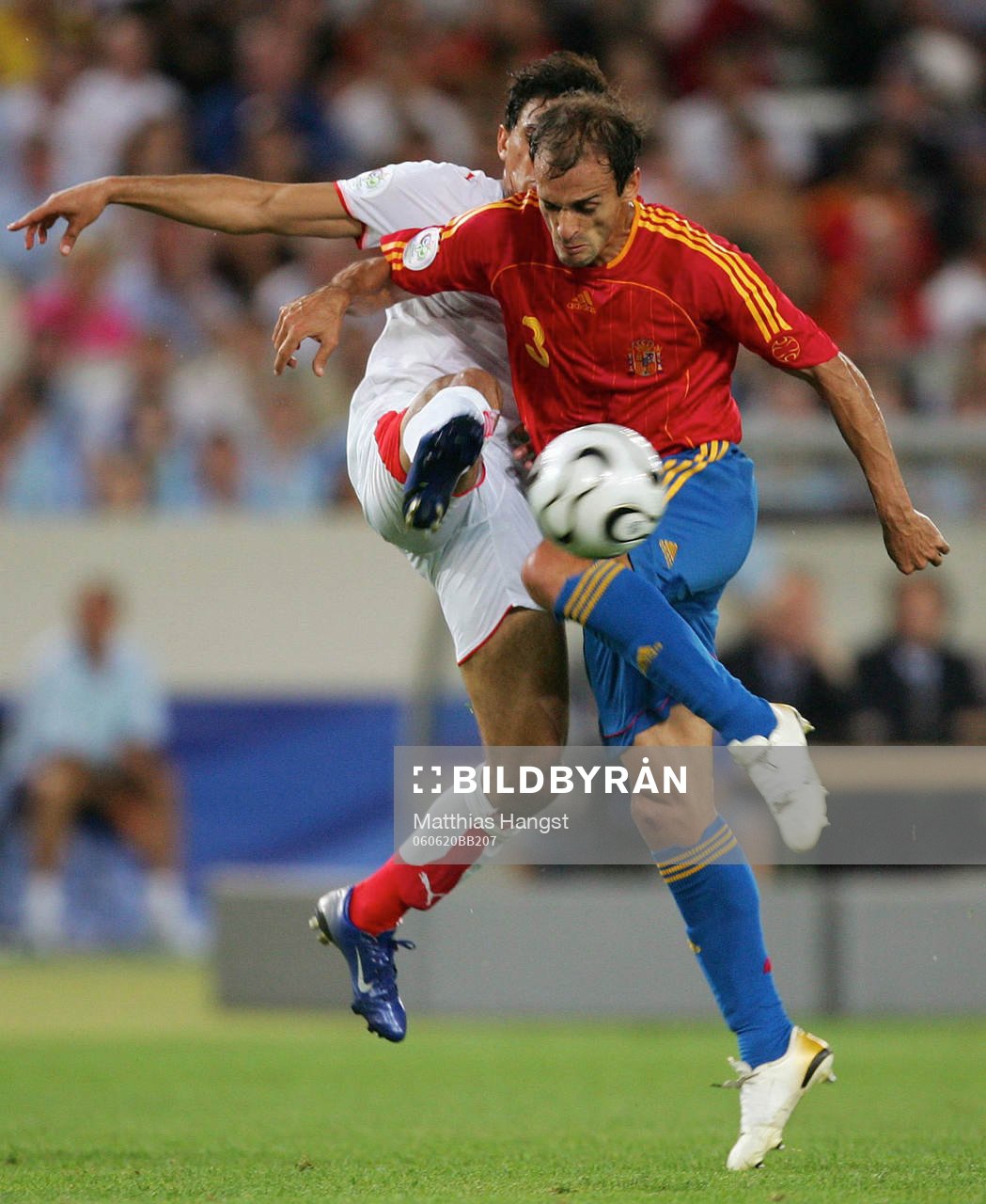 Mariano Pernia, Spanien och Zied Jaziri, Tunisien
