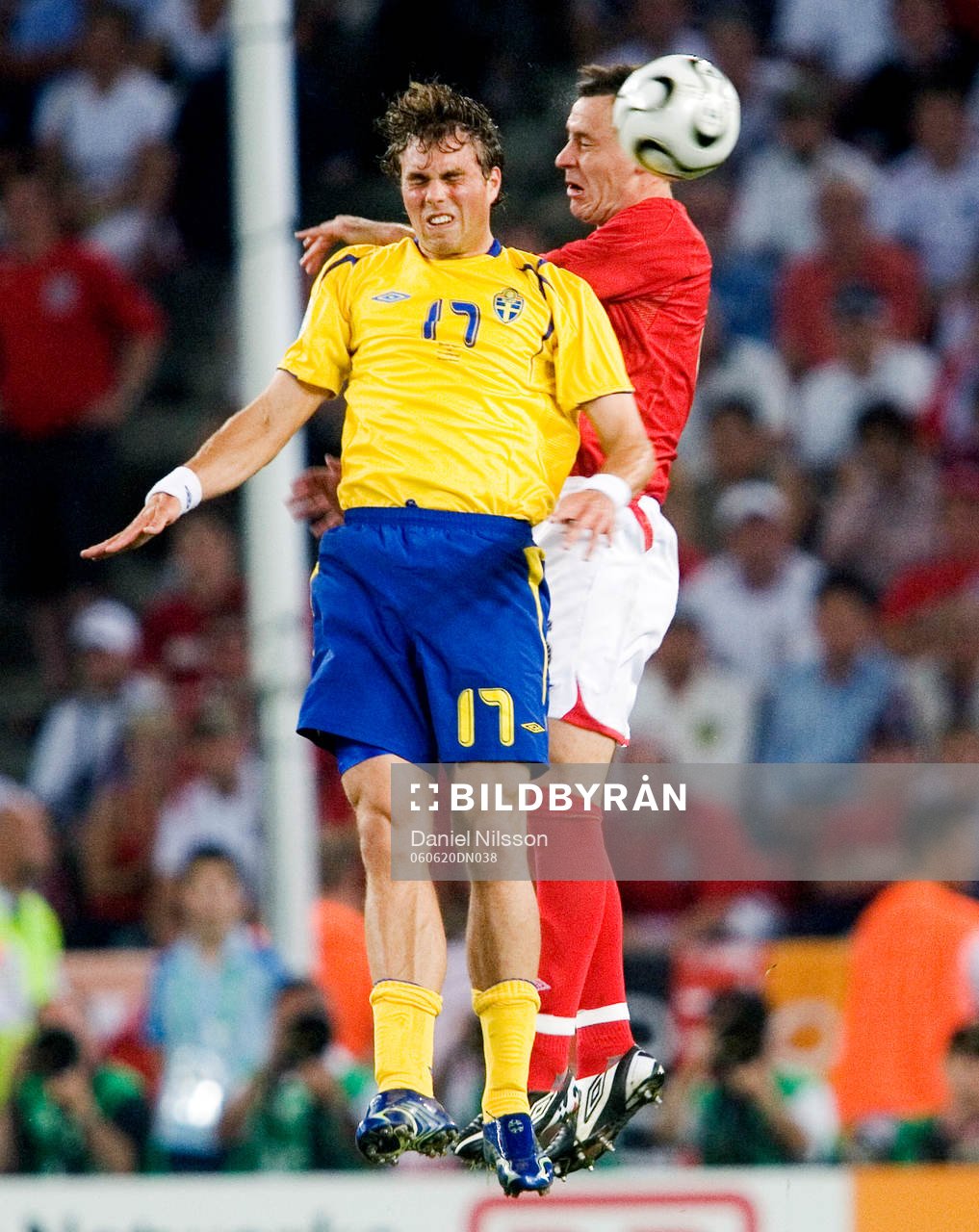 Johan Elmander, Sverige och John Terry, England