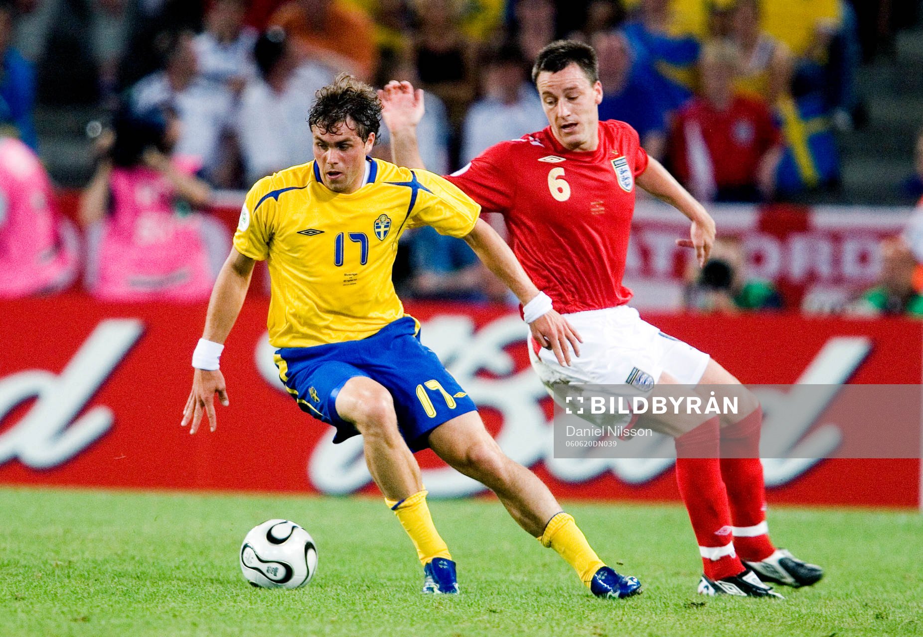 Johan Elmander, Sverige och John Terry, England