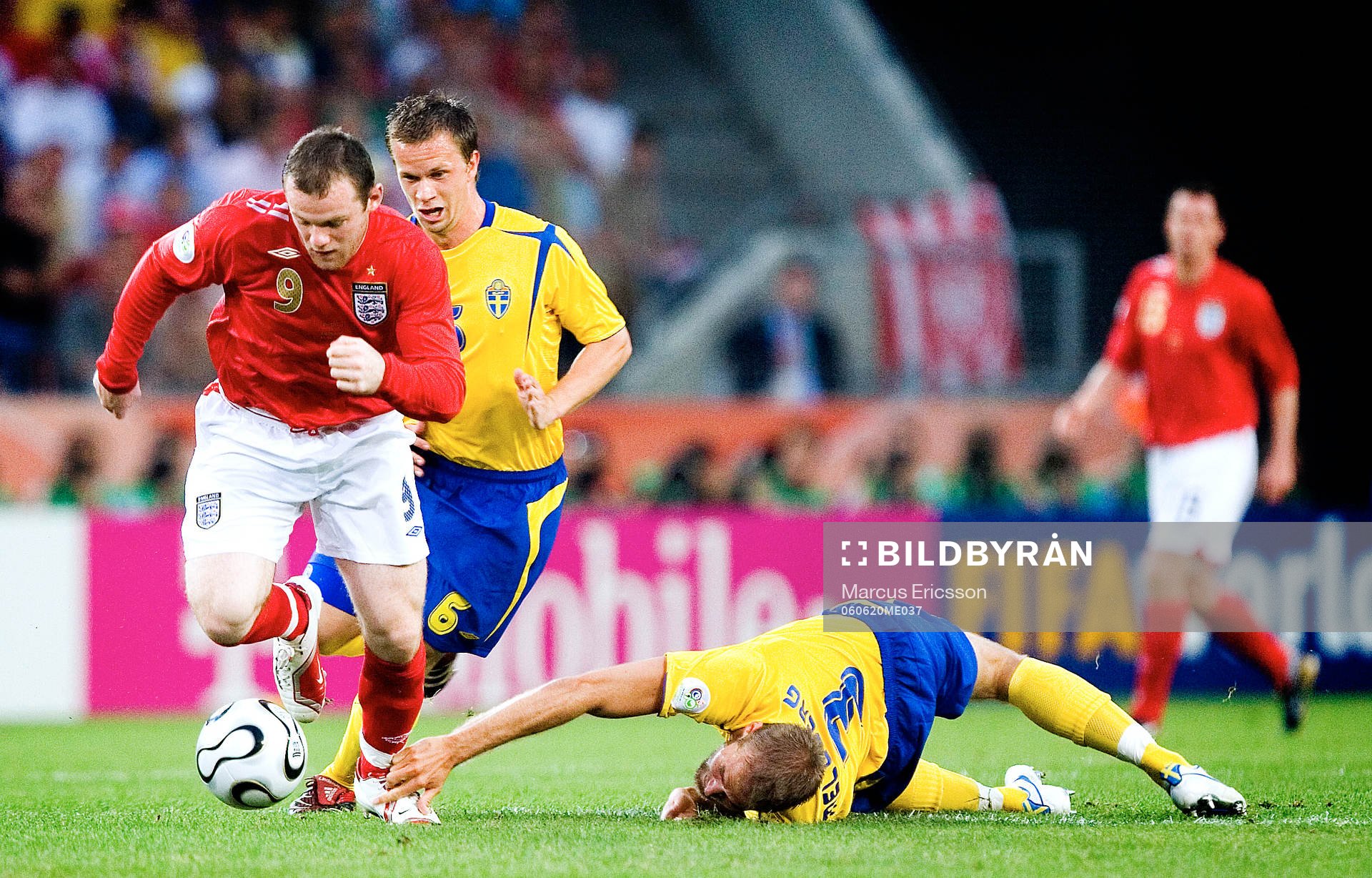 Olof Mellberg, Sverige slänger sig