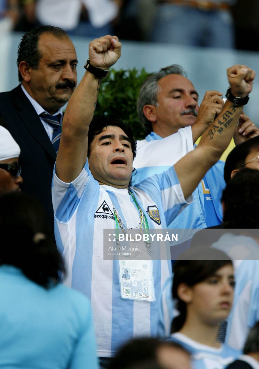 Diego Maradona, Argentina, på läktaren