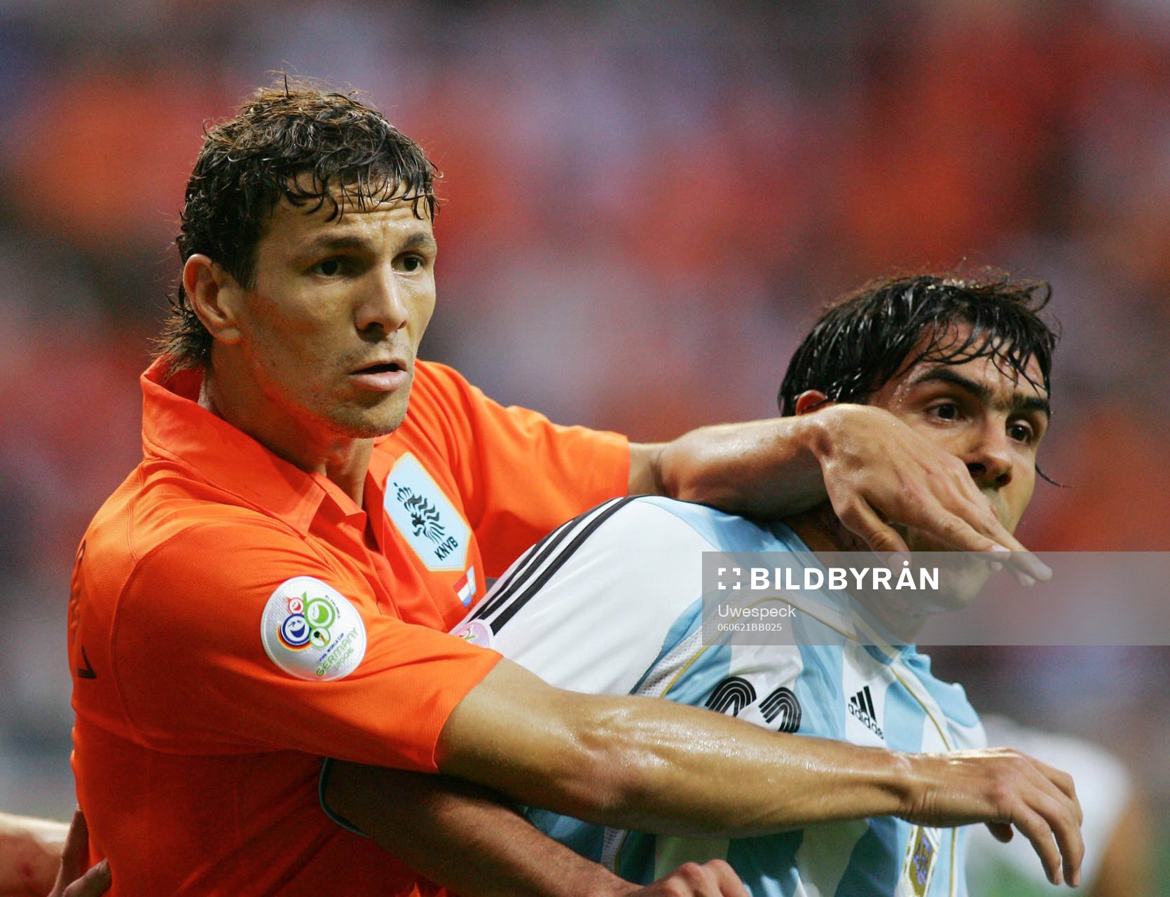 Khalid Boulahrouz, Holland och Carlos Tevez, Argentina