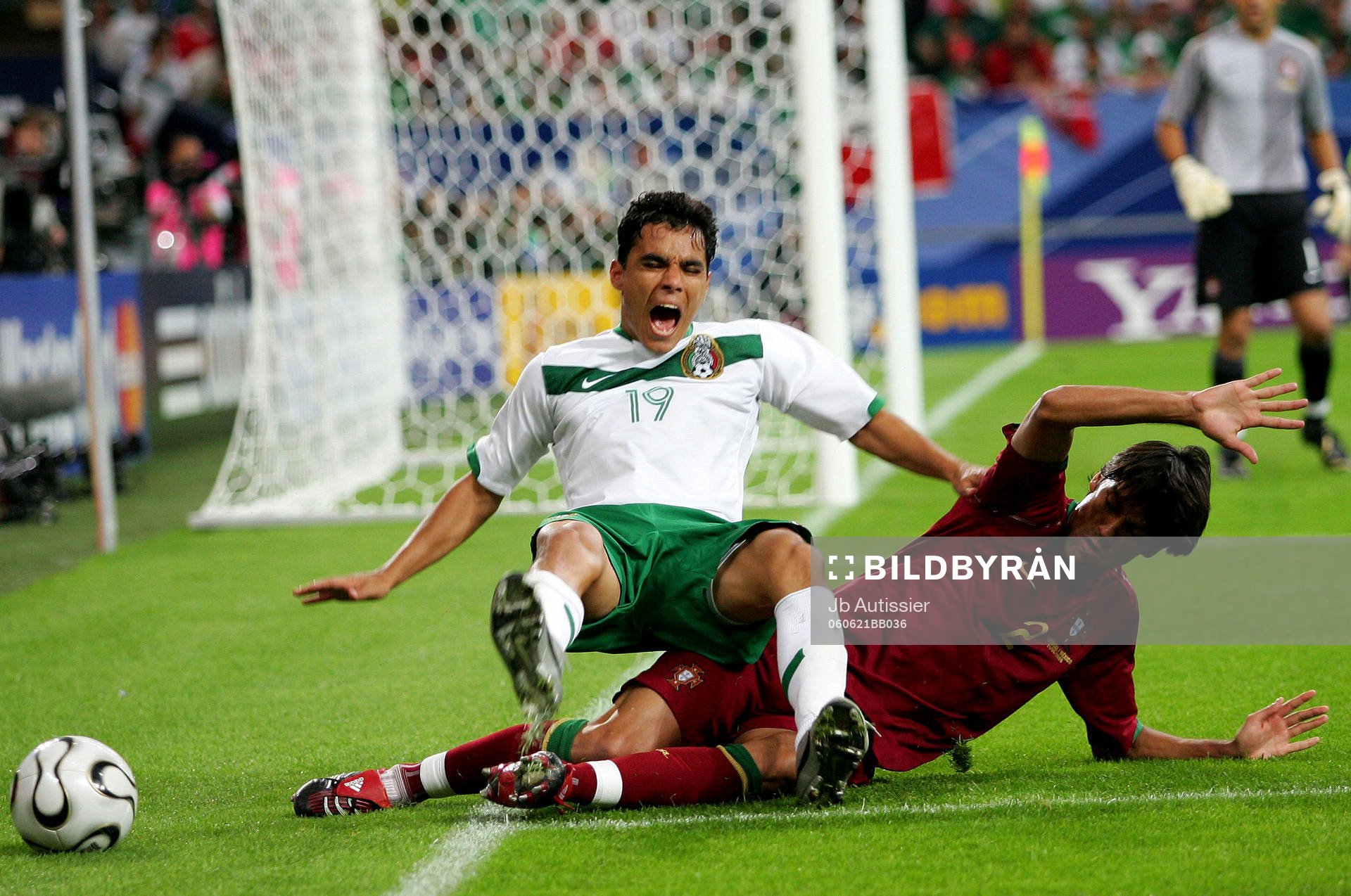  Omar Bravo, Paulo Ferreira - Portugal