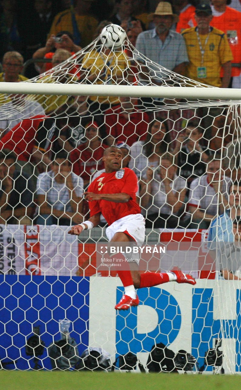 Ashley Cole, England kan inte stoppa nicken från Marcus