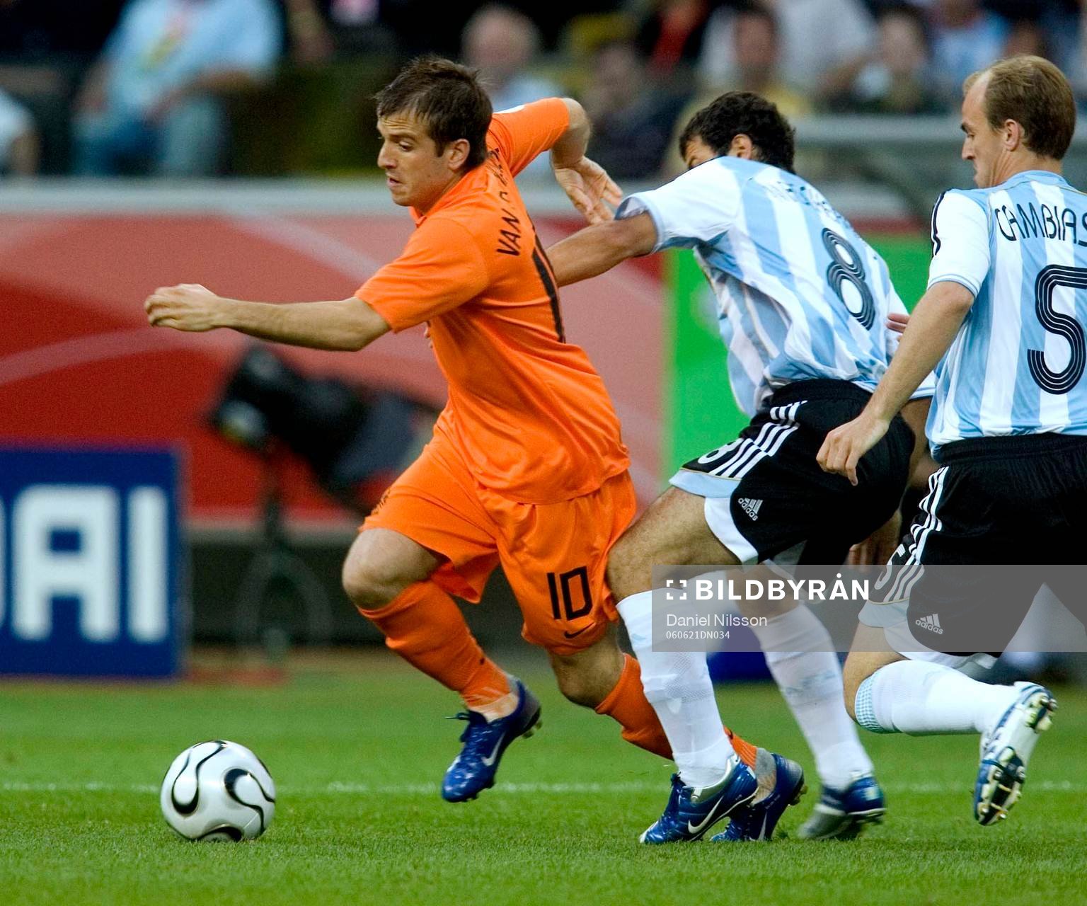 Rafael Van Der Vart, Holland och Mascherano och Cambiasso,