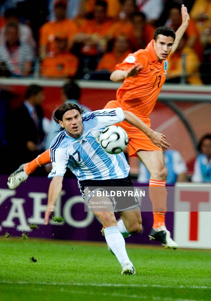 Leandro Cufre, Argentina och Robin Van Persie, Holland