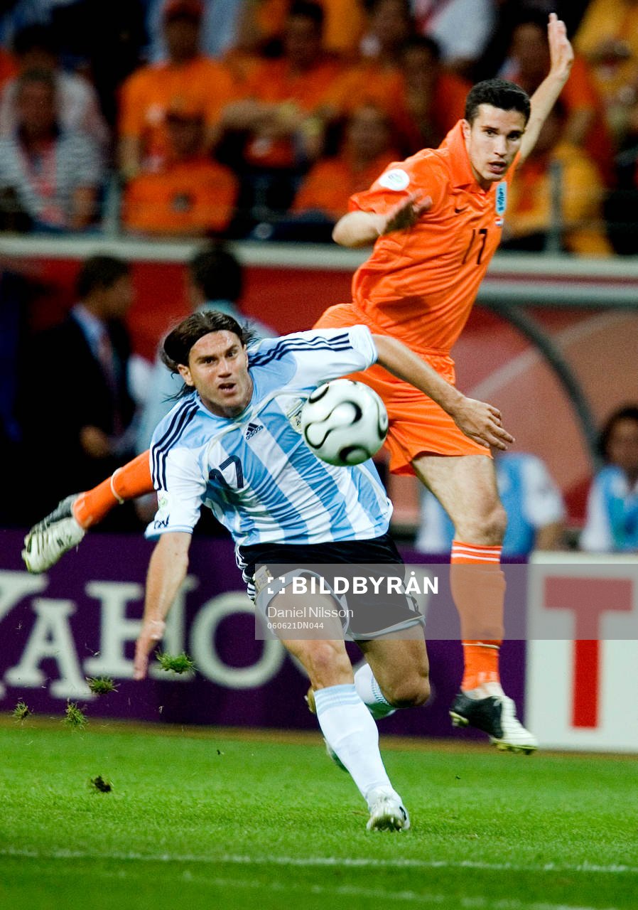 Leandro Cufre, Argentina och Robin Van Persie, Holland