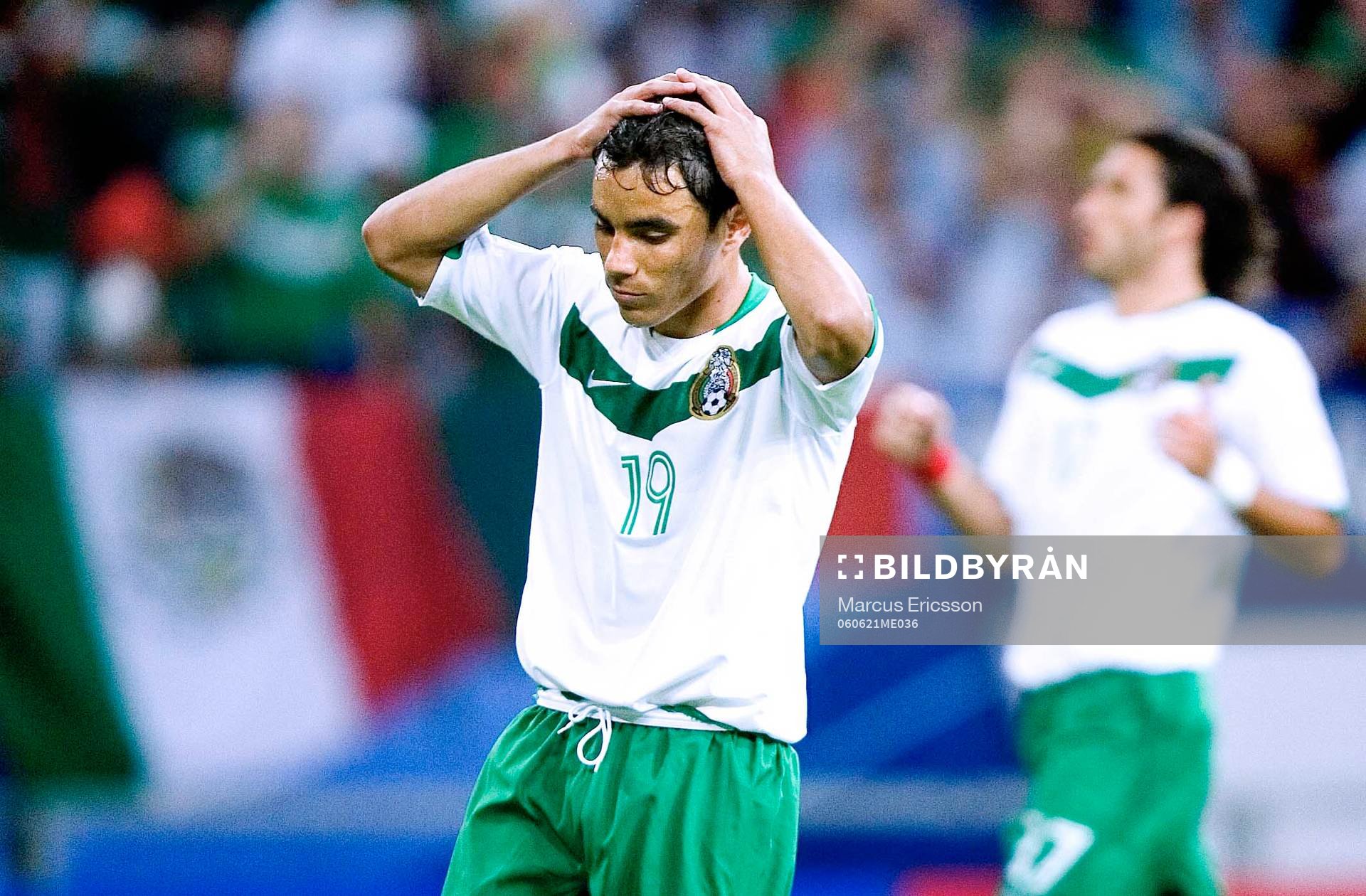  Omar Bravo, Mexico skjuter straffen utanför
