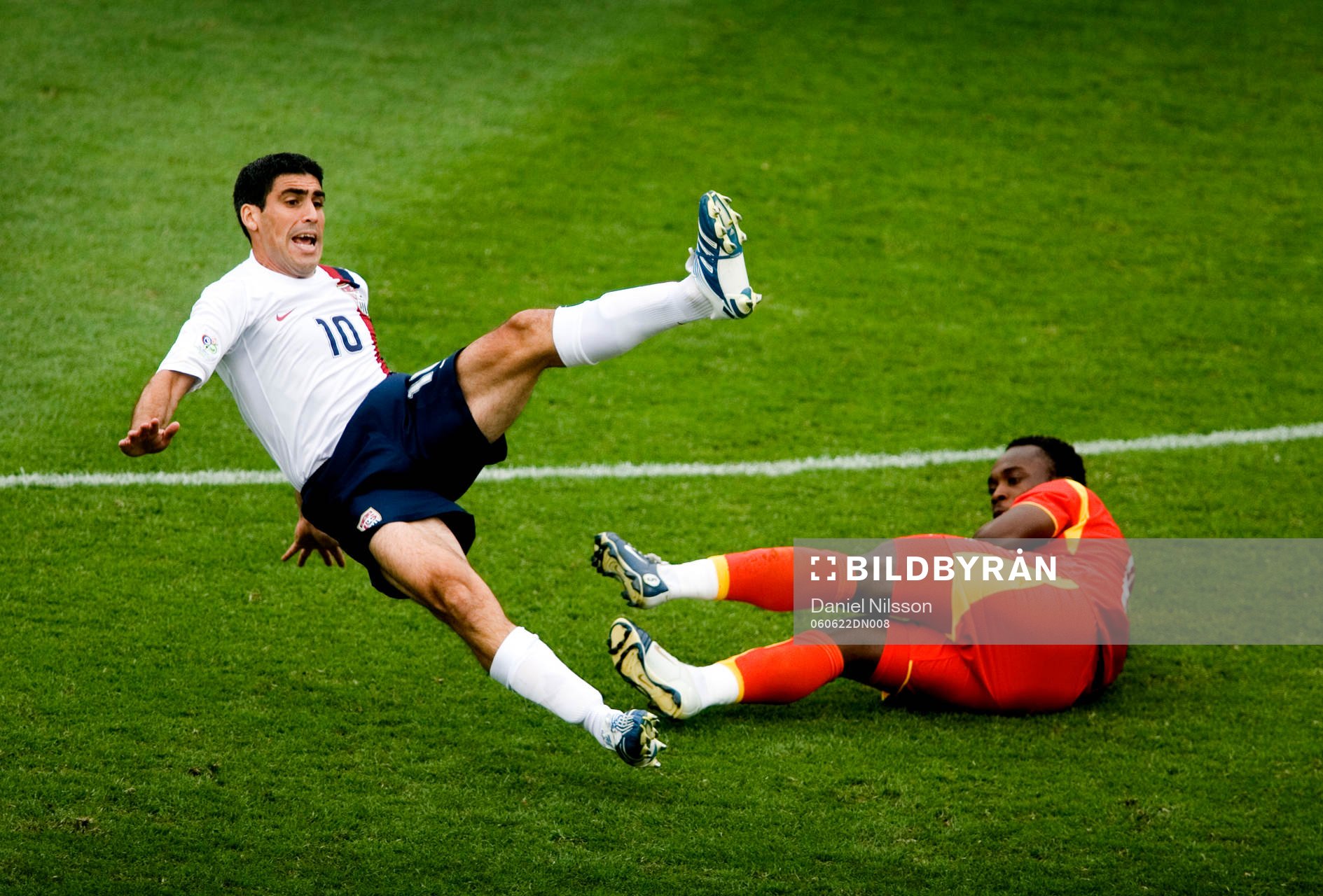  Michael Essien, Ghana och Claudio Reyna, USA: