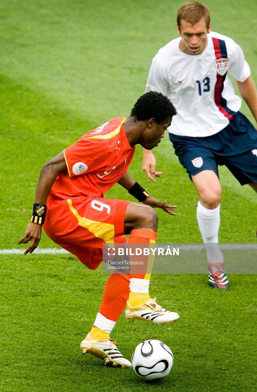 Derek Boateng, Ghana och Jimmy Conrad, USA