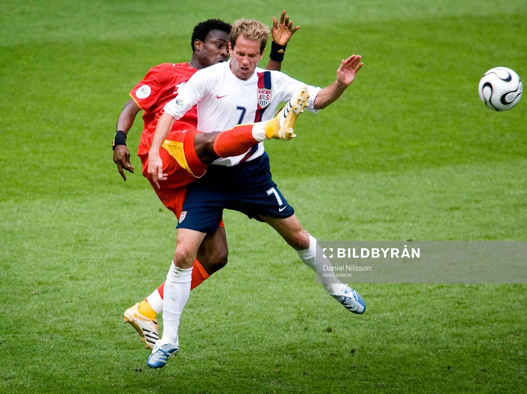 Derek Boateng, Ghana och Eddie Lewis, USA