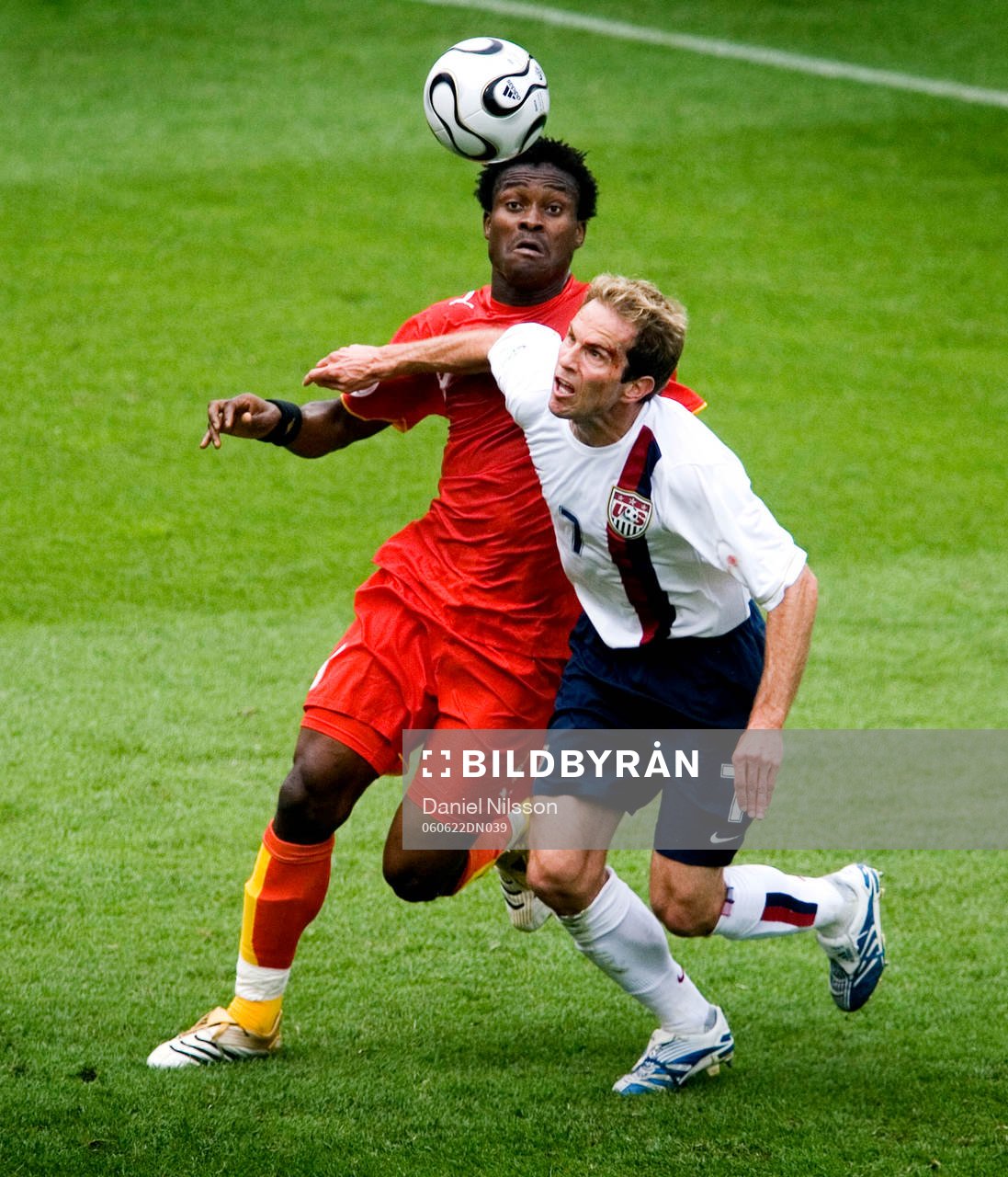 Derek Boateng, Ghana och Eddie Lewis, USA
