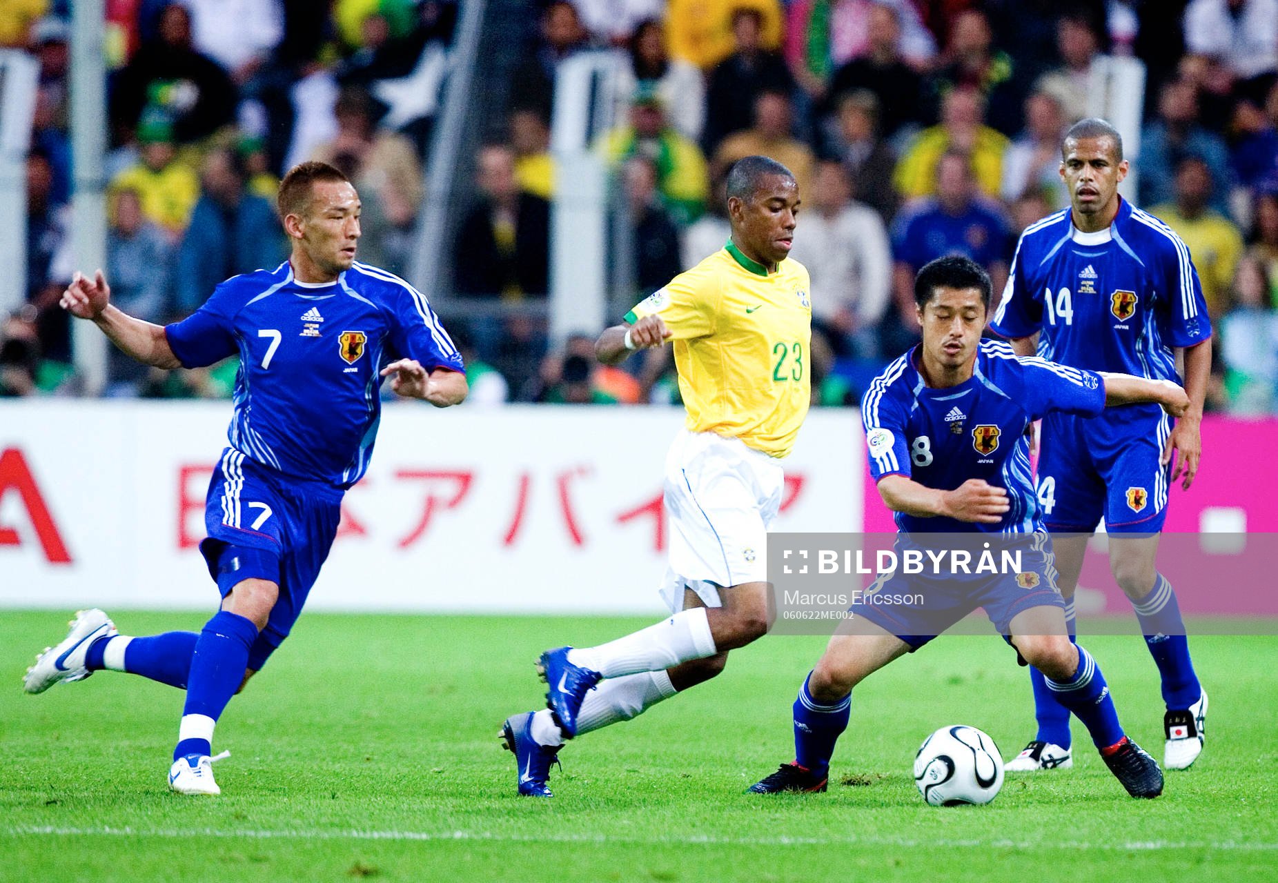  Robinho, Brasilien och Hidetoshi Nakata, Mitsuo Ogasawara, Alessandra Santos, Japan