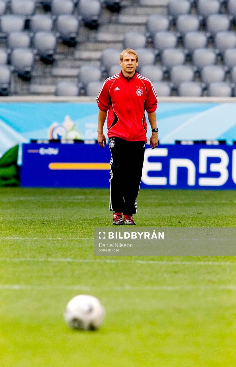 Fotboll, VM 2006, Tyskland träning på Allianz Arena i München. Jürgen Klinsmann, förbundskapten Tyskland.