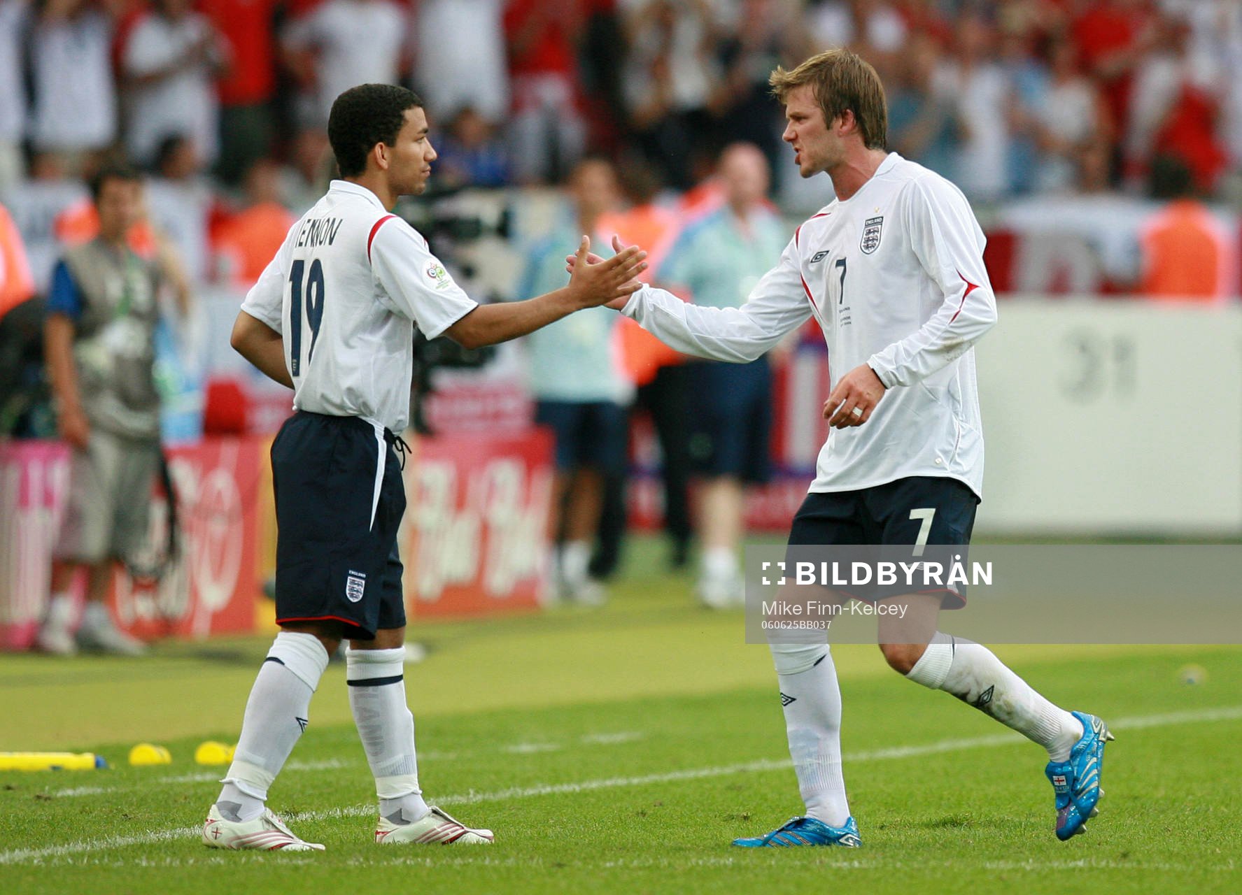 David Beckham blir utbytt mot Aaron Lennon, England (Byte,