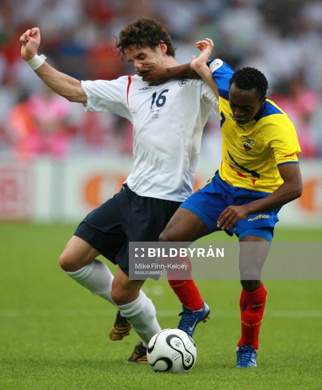 Owen Hargreaves, England och Christian Lara, Ecuador