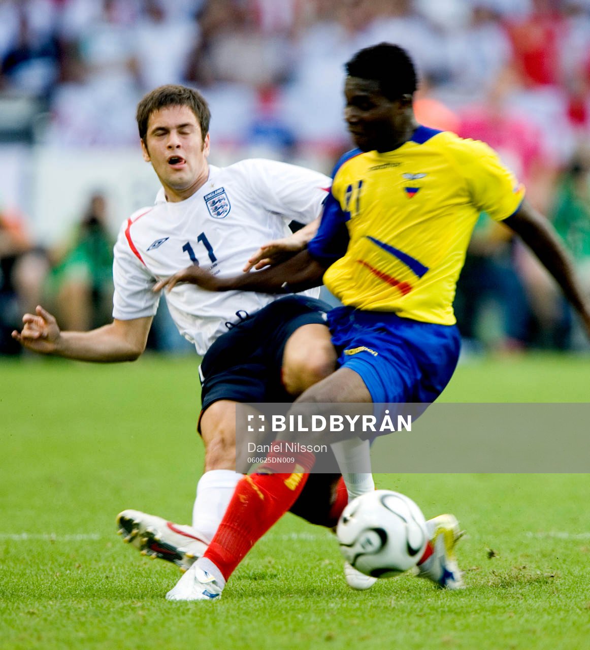 Joe Cole, England och Carlos Tenorio, Ecuador