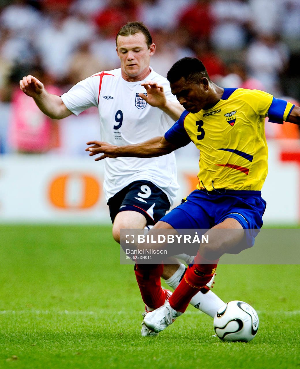 Wayne Rooney, England och Ivan Hurtado, Ecuadaor