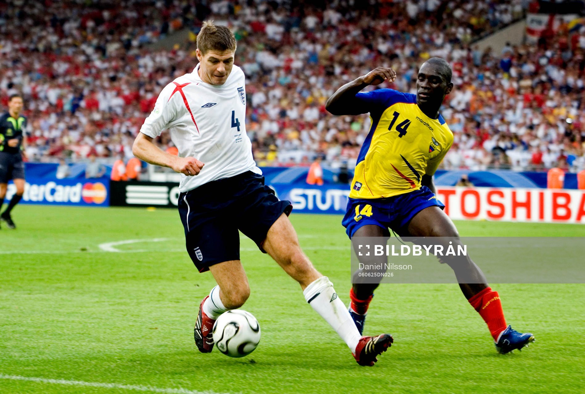 Steven Gerrard, England och Segundo Castillo, Ecuador