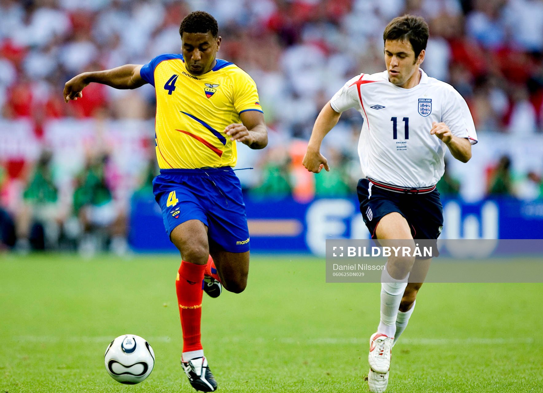 Joe Cole, England och Ulises De La Cruz, Ecuador