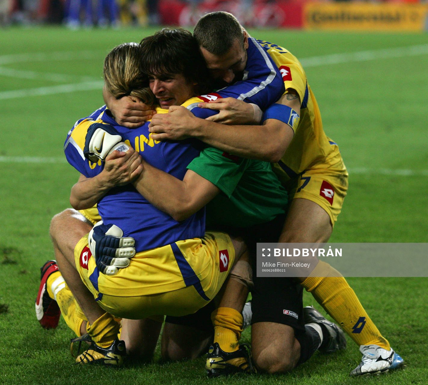  Oleksandr Shovkovskyi, Ukraina (Målvakt, Jubel)