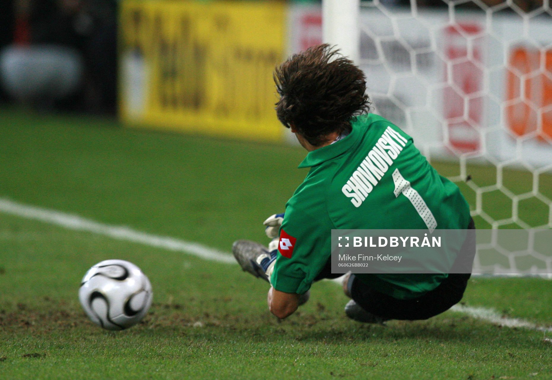  Oleksandr Shovkovskyi, Ukraina (Målvakt) räddar en straff
