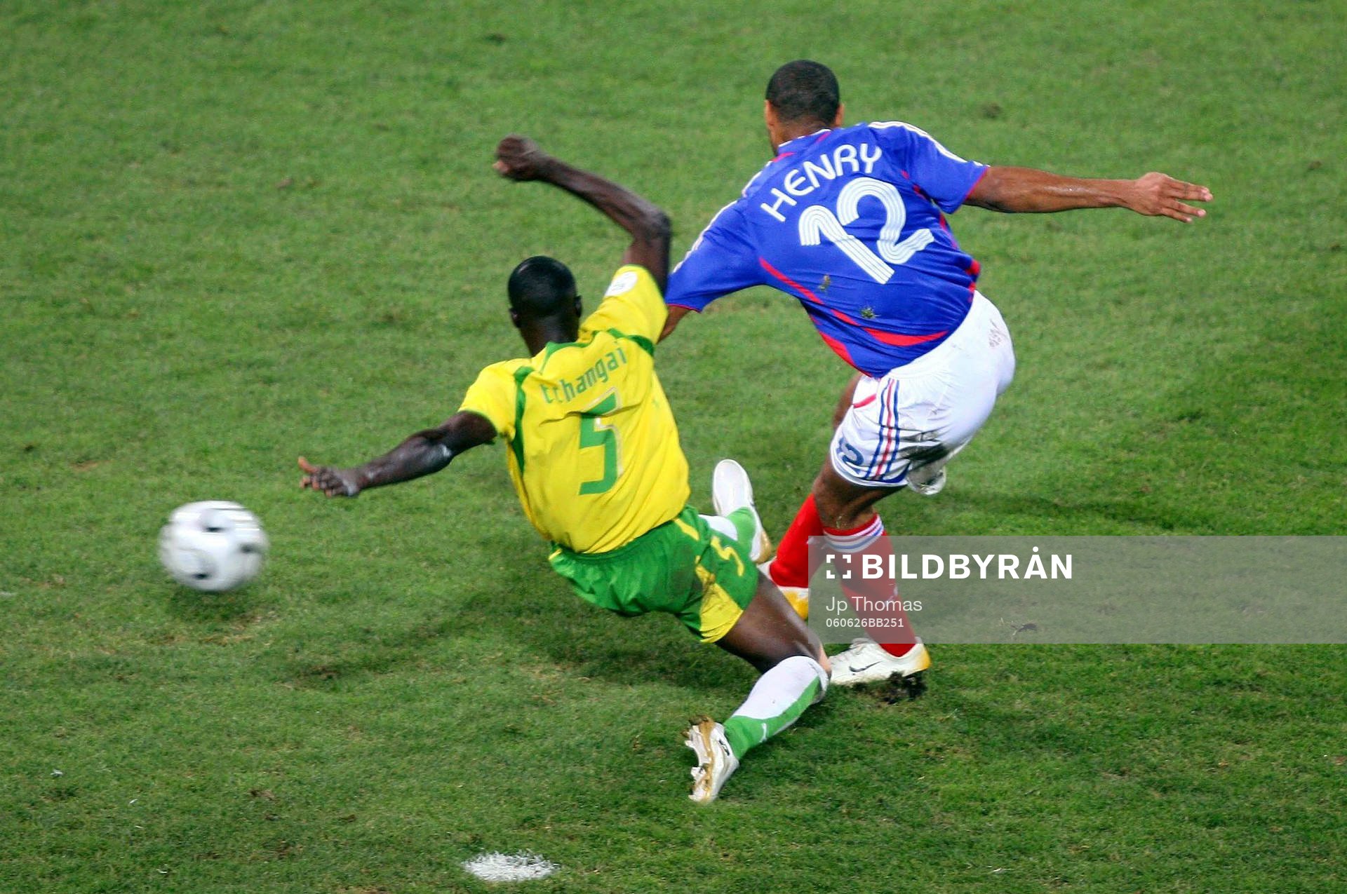 Thierry Henry, Frankrike och Massamasso Tchangai, Togo